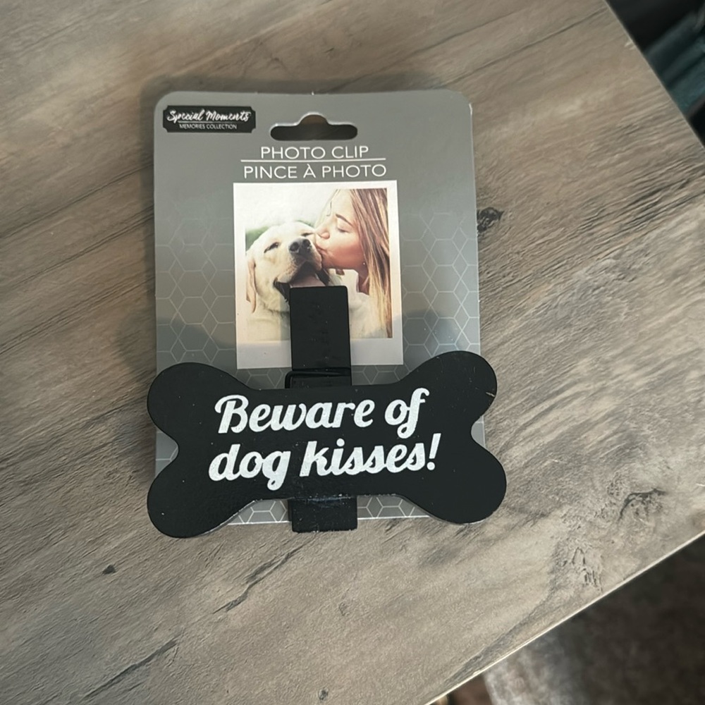 NWT wooden photo clip. Display your doggie pictures!!